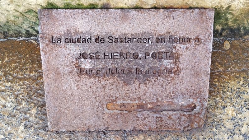 placa del monumento de Jose Hierro