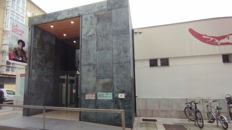 entrada al Museo de Prehistoria de Cantabria