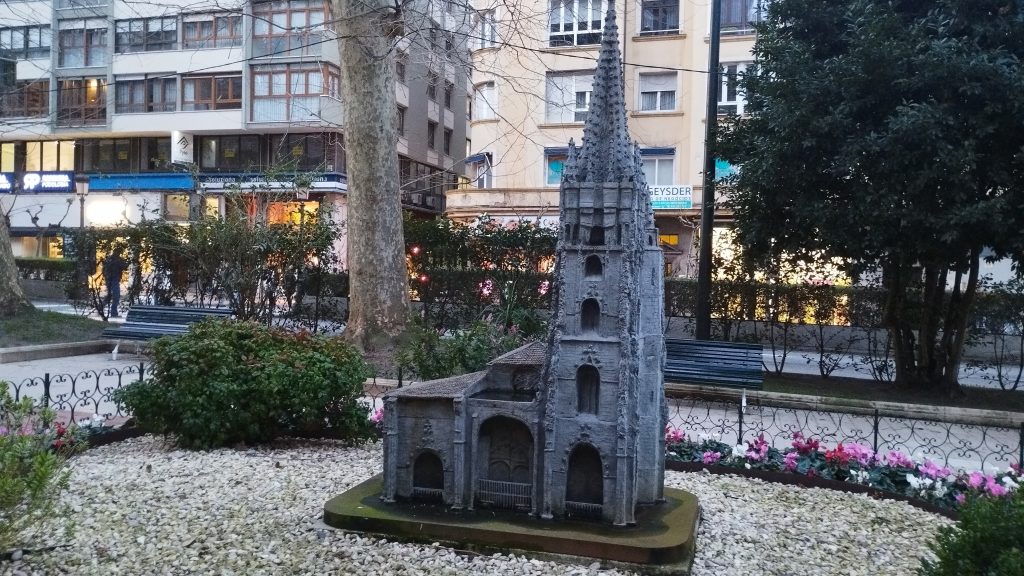 El Monumento a la Catedral de Oviedo