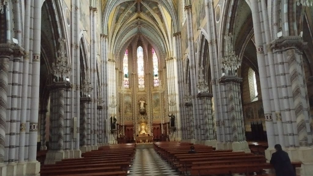 Iglesia del Sagrado Corazón desde la entrada