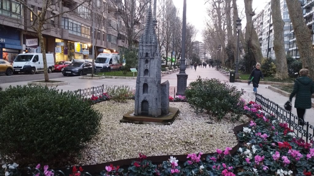 monumento de la catedral de Oviedo en Santander
