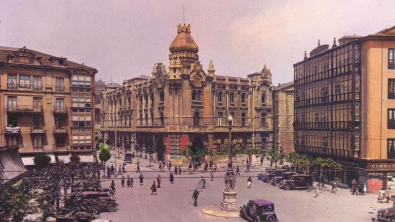 La farola de las Cuatro Estaciones en Plaza del Ayuntamiento 1935