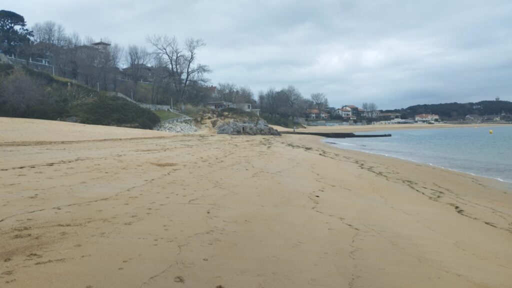 vista de la playa de los peligros Santander
