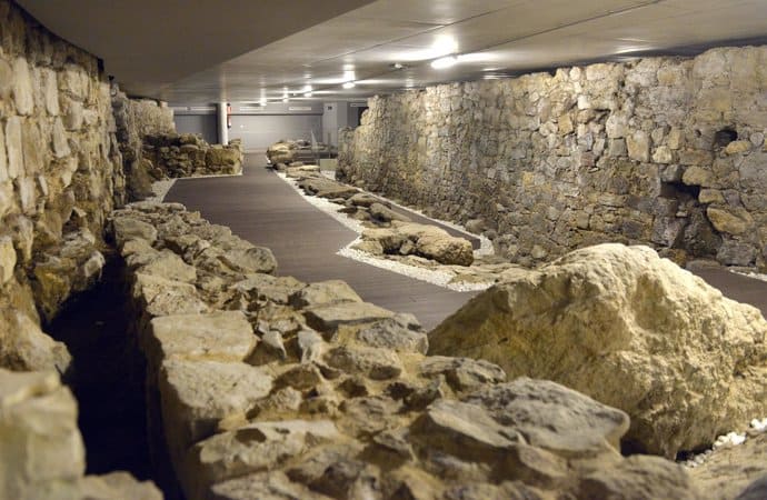 Explora el Centro Arqueológico de la Muralla Medieval