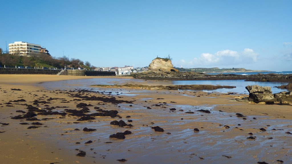 vista de la playa del camello y su Neptuno niño