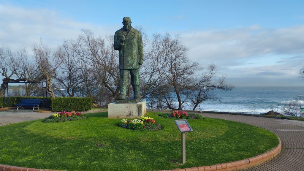 Monumento a José del Río Sainz