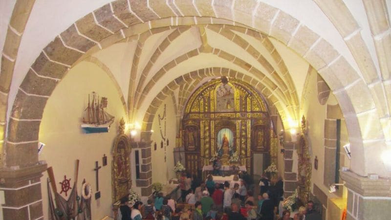 Interior de la ermita de la Virgen del Mar