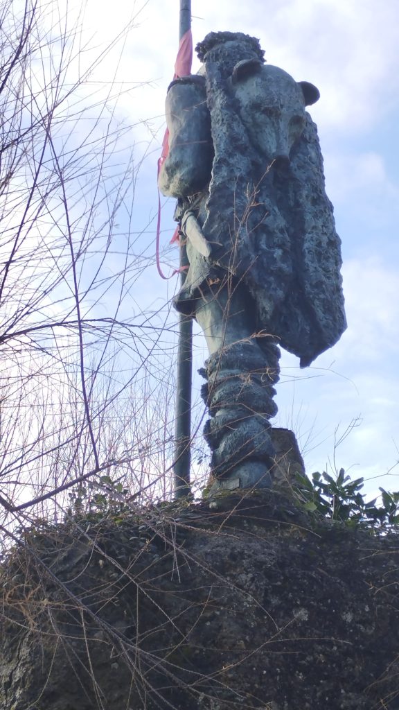 Parte de atrás del Monumento al Indómito Cántabro