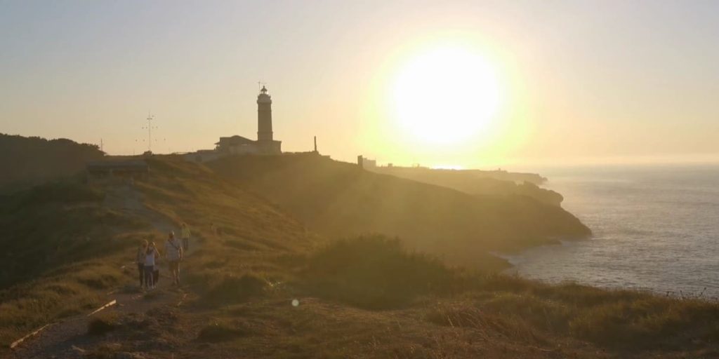 Senda Mataleñas camino al faro de Cabo Mayor