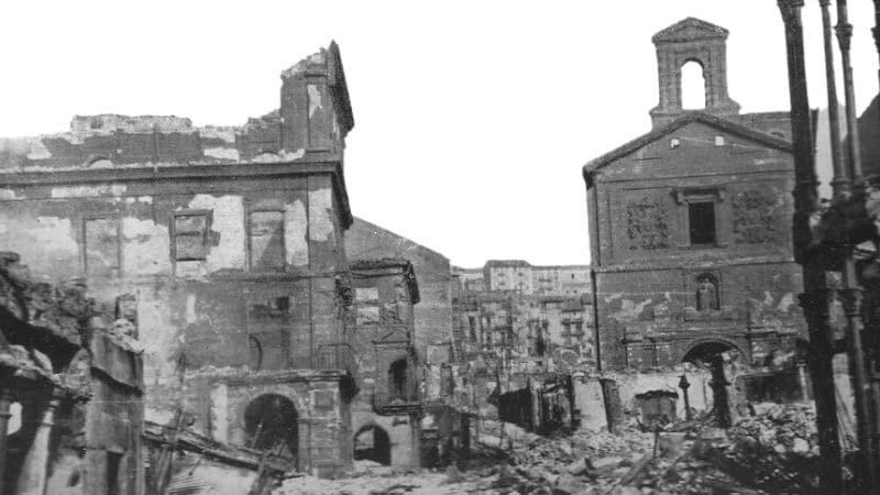 restos de la iglesia de la Compañía de Jesús después del incendio 1941
