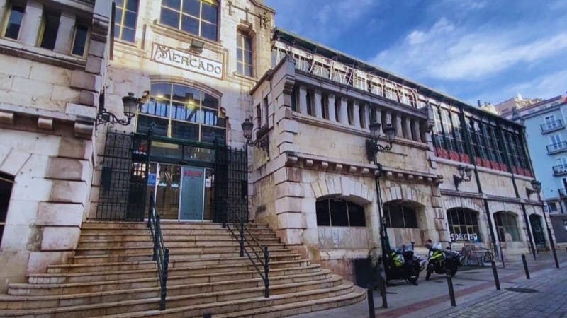Mercado de la Esperanza puerta ayuntamiento