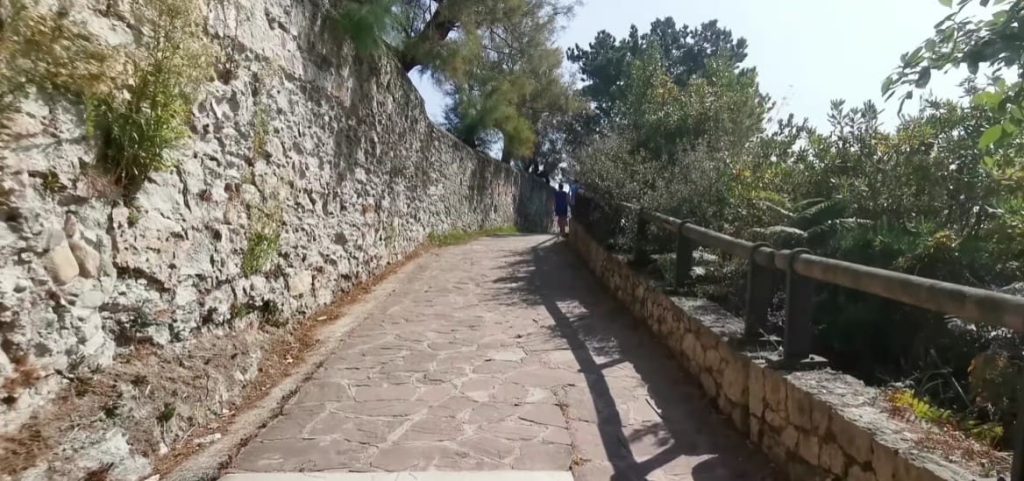 senda mataleñas hacia el Cabo Menor