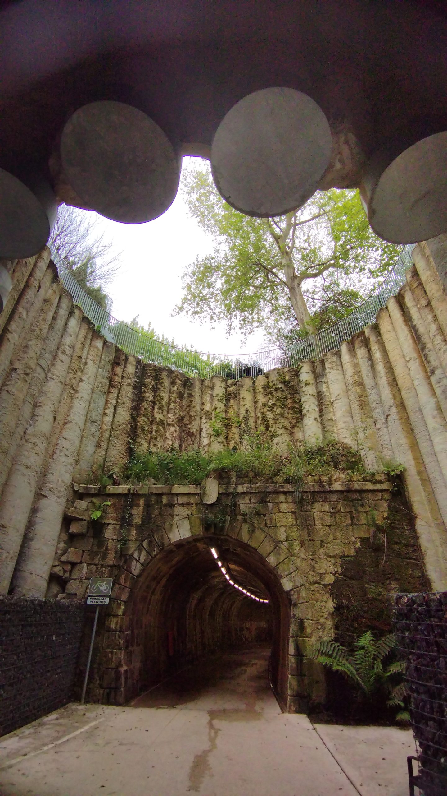 túnel de Pombo acceso por Sardinero pozo de 11 metros