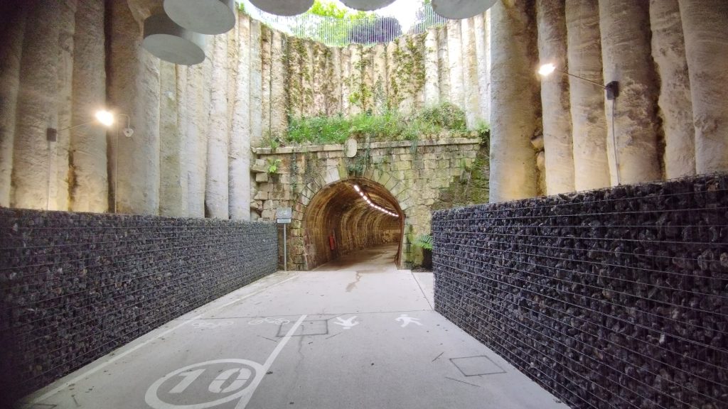 Túnel del Tren de Pombo entrada Sardinero