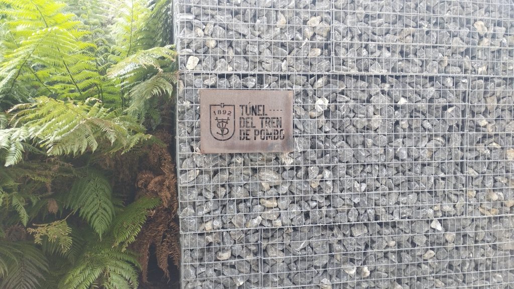 placa túnel del tren de Pombo